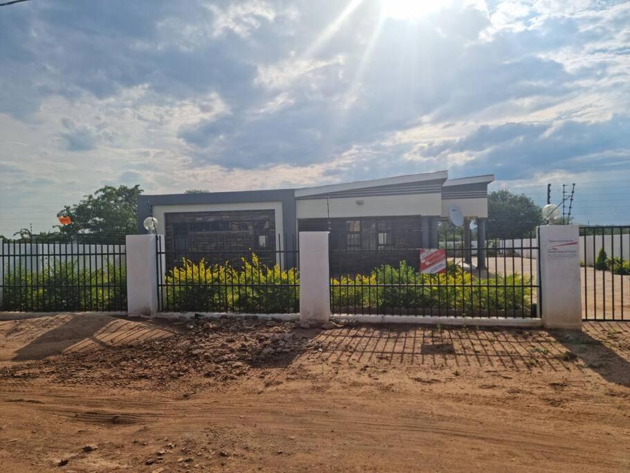 Castletown Villa Serowe Exterior foto